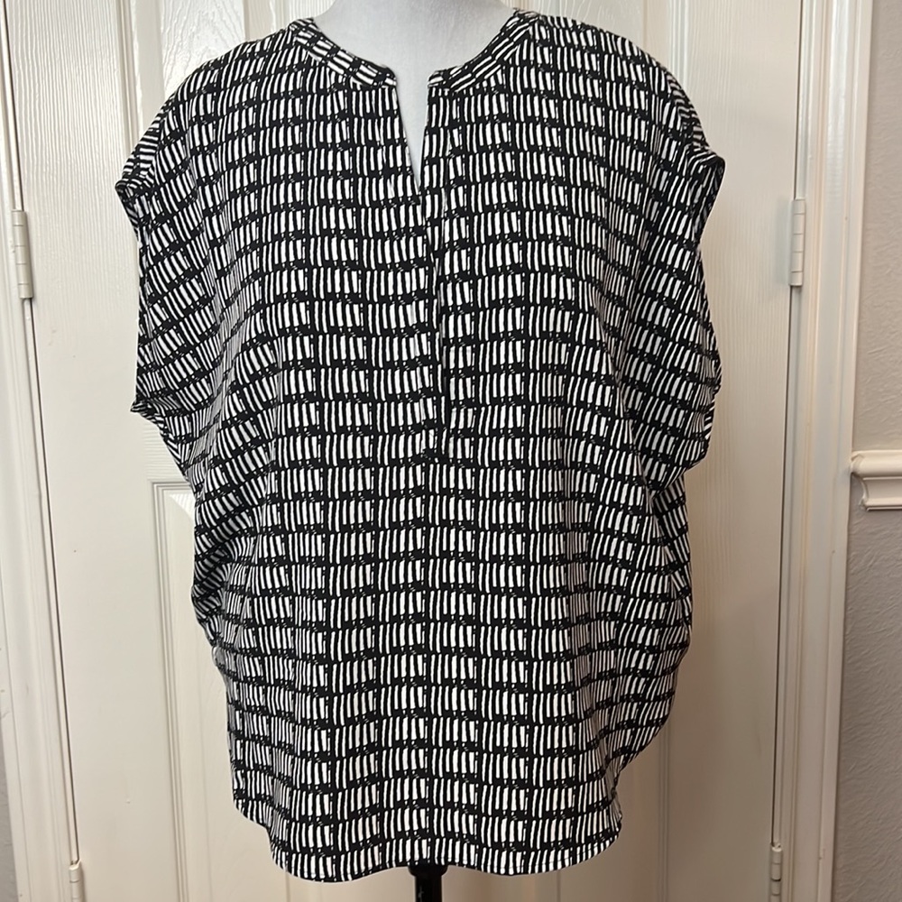 Adrianna Papell Black and White Blouse, Size XL